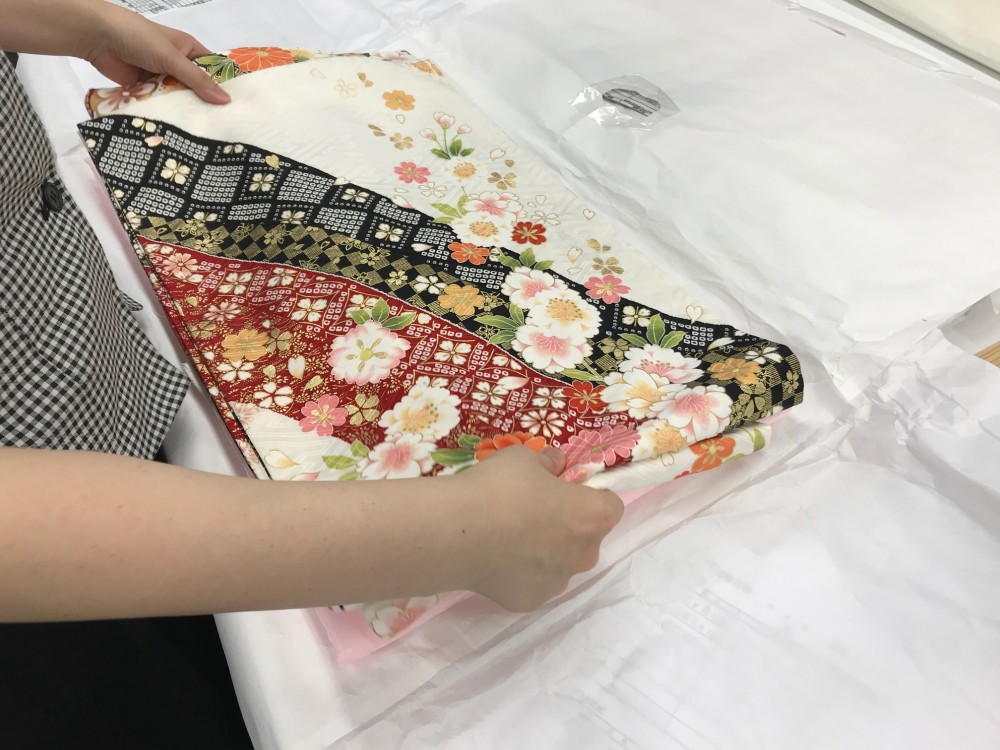 事務所内でのお仕事のため接客はありません。